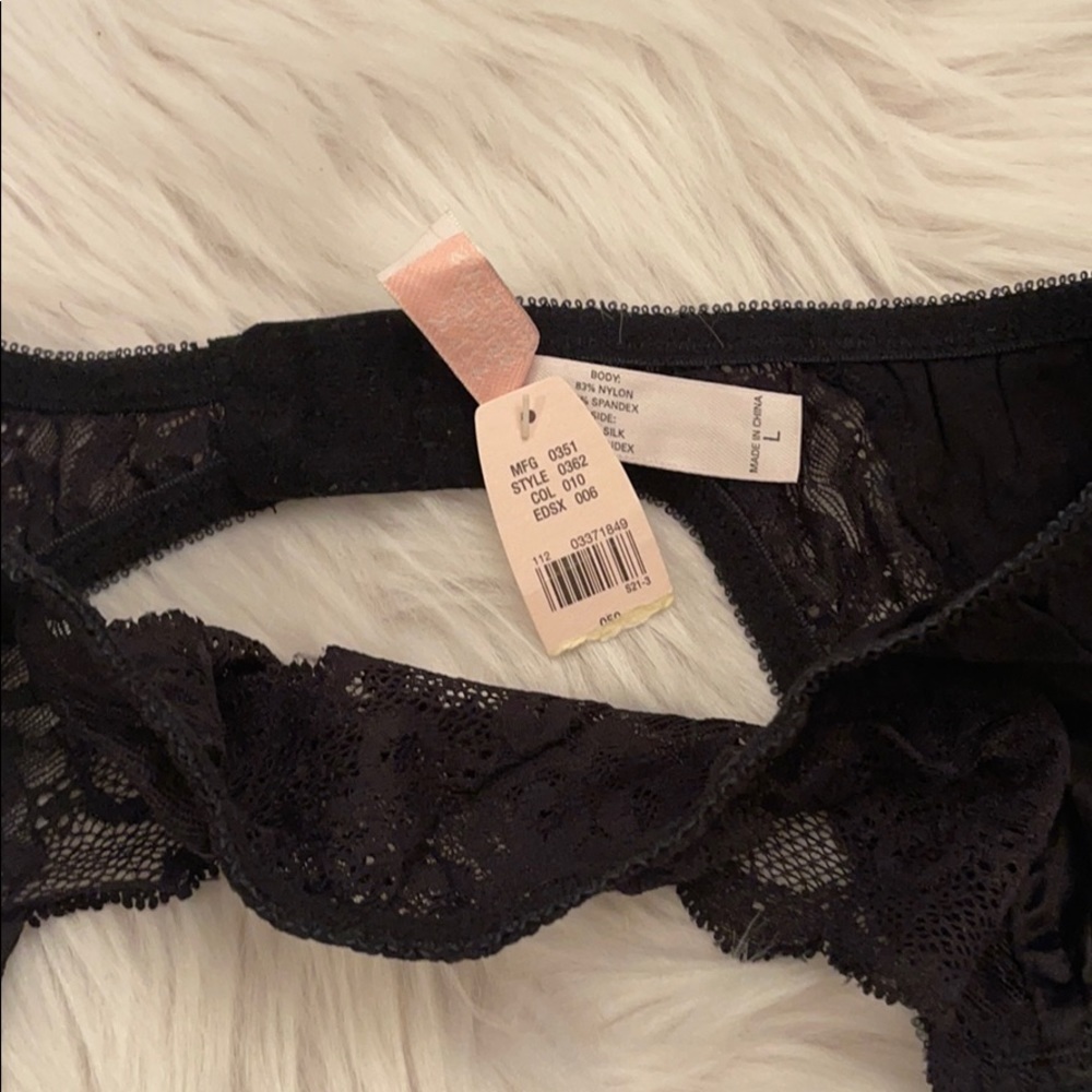 NWT Victoria’s Secret black lace garter belt - Picture 3 of 6